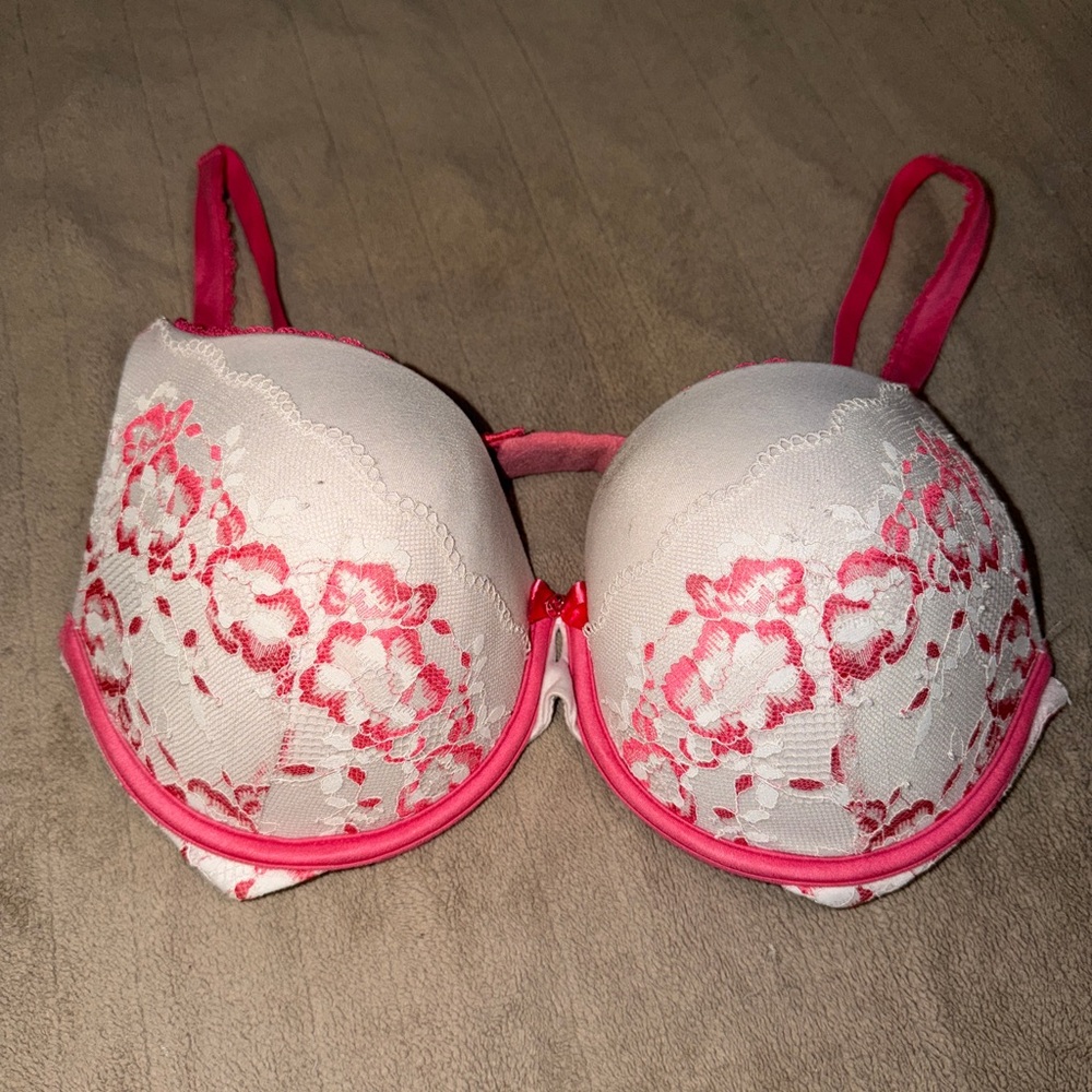 Elegant Pink and White Lace Bra Victoria’s Secret